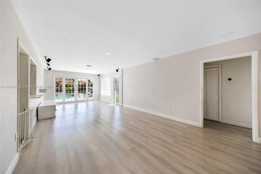 Building Photo - 5781 SW 25th St