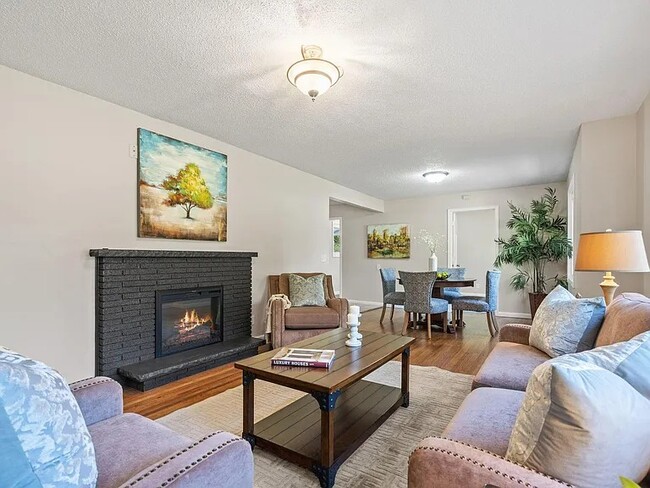 Building Photo - 609 82nd Ave N