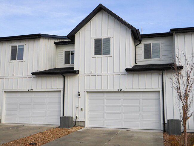 Building Photo - Townhome in West Jordan