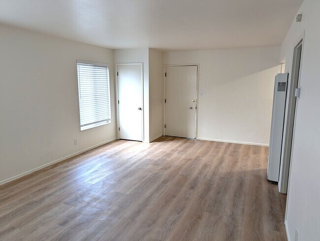 Building Photo - 4511- 4515 Penniman