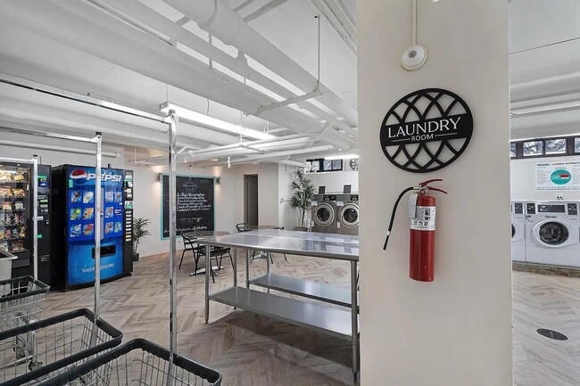 Building Photo - 225 ST PAUL Ave