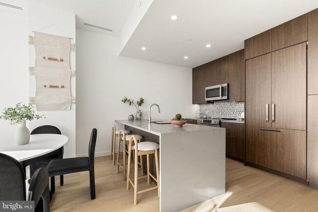 Building Photo - 210 S 12th St