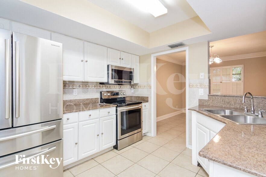 Building Photo - 8006 La Serena Dr