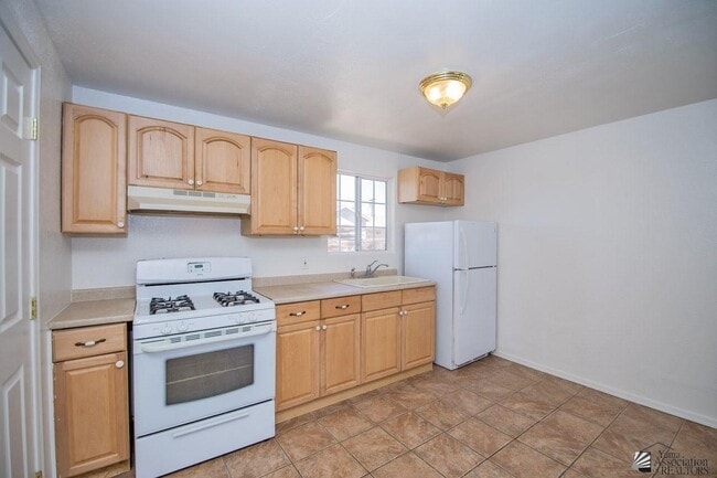 Building Photo - 251 S 17th Ave