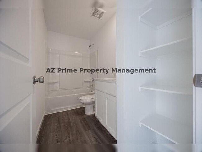 Building Photo - 334 Paseo Xing Ln