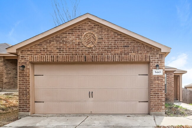 Building Photo - 5443 Chase Canyon