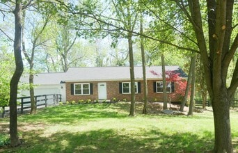 Building Photo - 4 Bedroom 3 Bath SFH on 3.5 Acres For Rent...