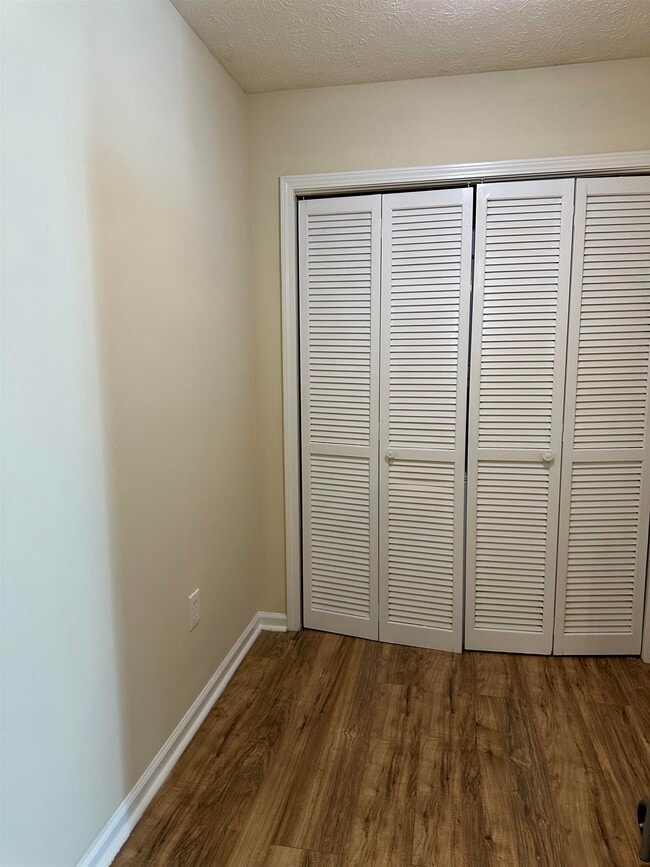 Building Photo - 420 Pine Ave