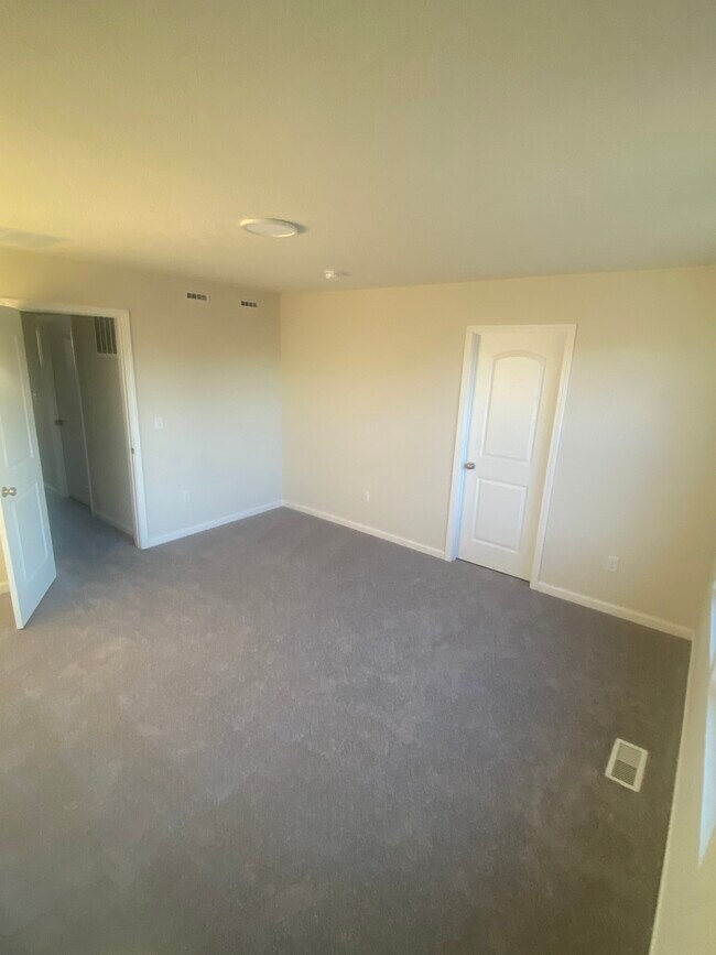 Building Photo - 3872 Riverstone Dr