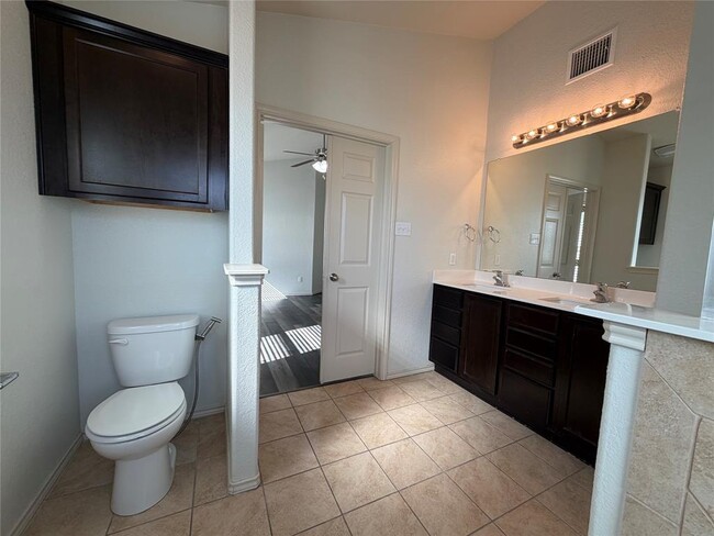 Building Photo - 500 Obsidian Ln