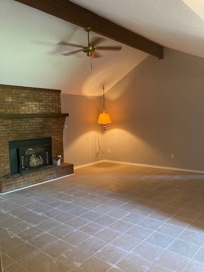 Building Photo - Moss Point 3 Bedroom