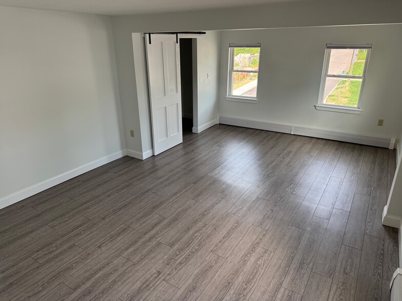Master bedroom - 251 Main St