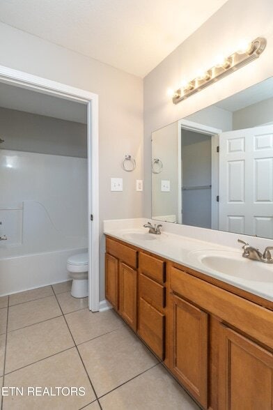 Building Photo - 4622 Ventura Dr