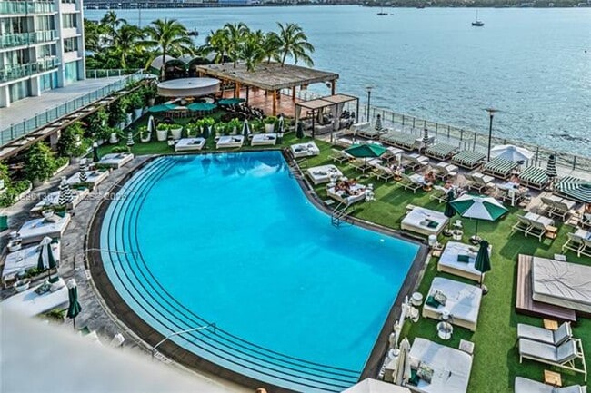 Building Photo - 1100 West Ave