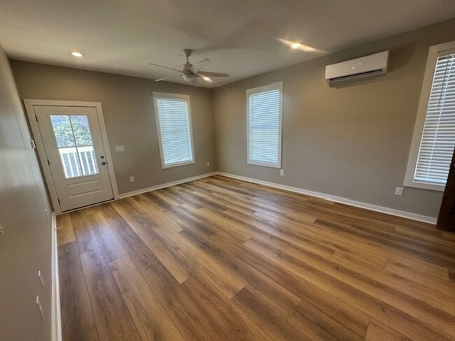 Building Photo - 621 Arthur St