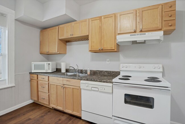 Building Photo - 511 Schirmer St