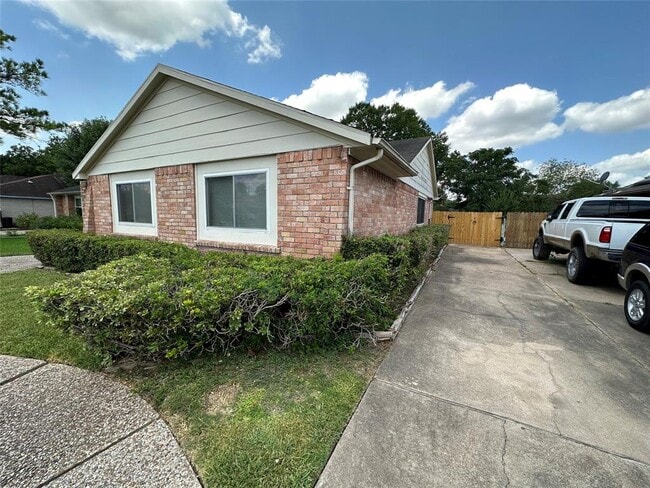 Building Photo - 9306 Bollingbrook Dr