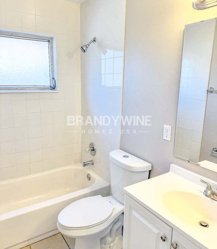 Building Photo - 220 Bonnie Glen Ln