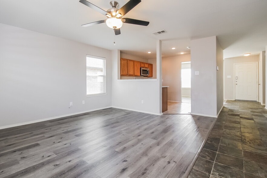 Building Photo - 2437 Clairborne Dr