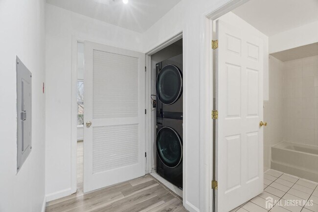 Building Photo - 116 Chariot Ct