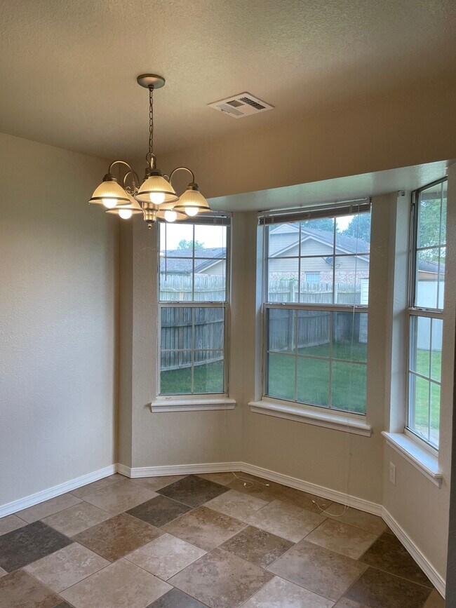 Building Photo - 9457 Magnolia Wood Dr