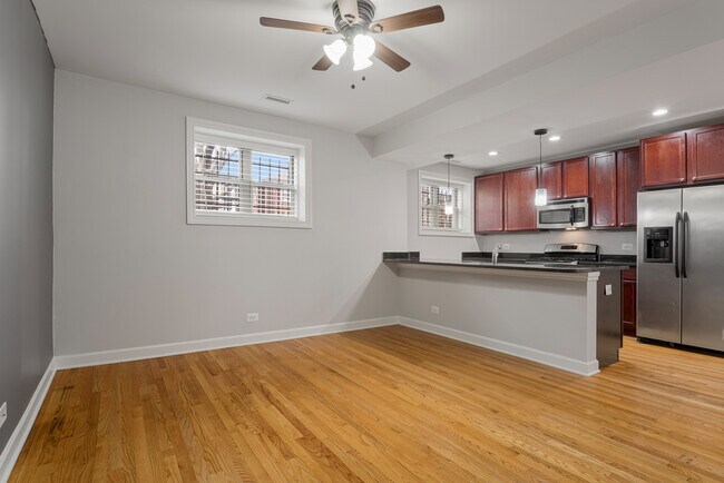 Building Photo - 7359 N Ashland Blvd