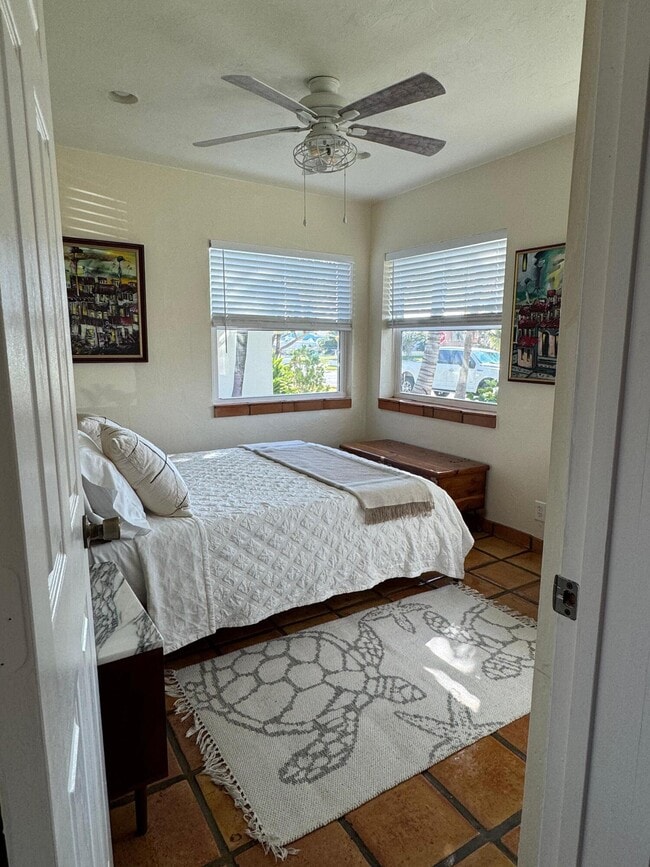 Building Photo - 256 E 24th St