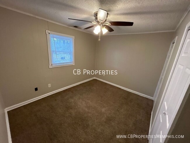 Building Photo - 887 Par Ave