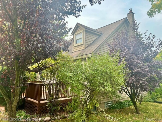 Building Photo - 615 Leon Rd