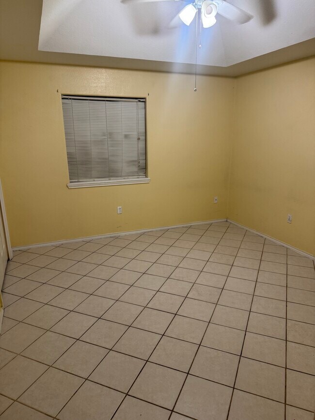 Building Photo - 25 Camino Bronce