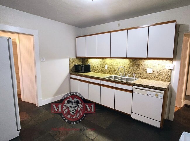 Building Photo - 3 Bd 1 Ba Home with Hardwood Floors in Midvale