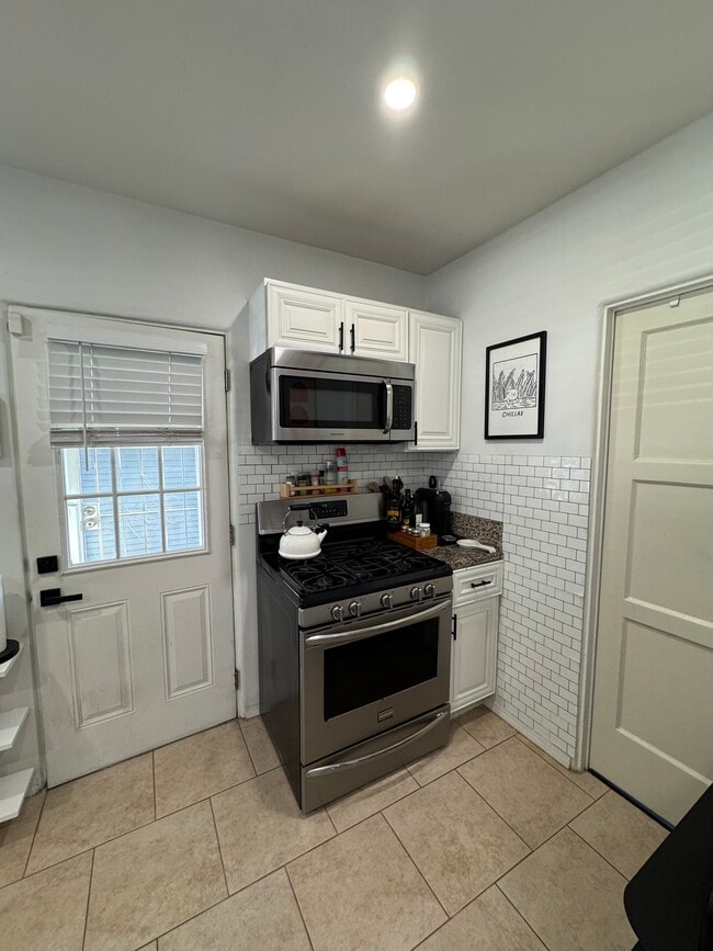 Building Photo - 282 E 51st St