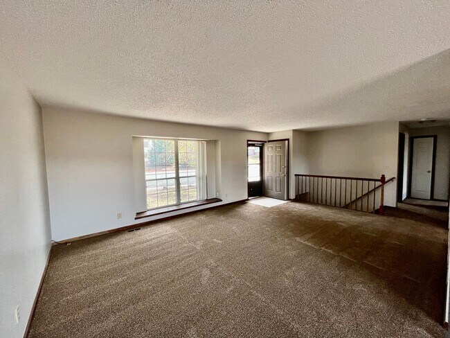 Building Photo - 3 Bedroom Ranch Style Home!