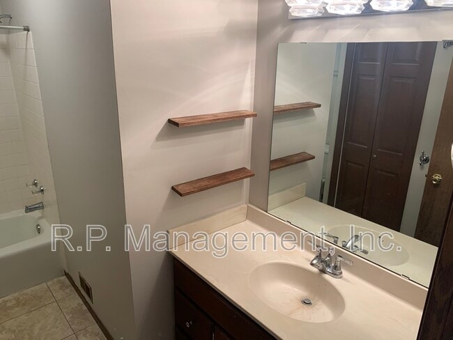 Building Photo - 8839 Maplebrook Ct