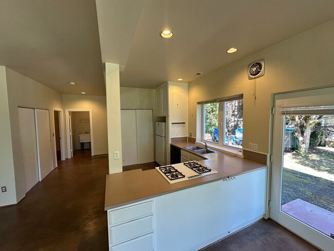 Building Photo - 7107 SW 29th Ave