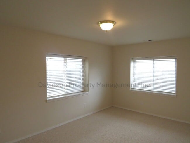 Building Photo - Beautiful 3 Bedroom Townhouse in Gleneagle, Gated Community!