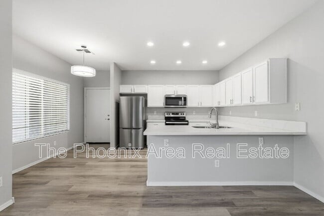 Building Photo - 534 E Bartlett Way