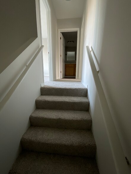 Building Photo - 102 Northwinds Dr