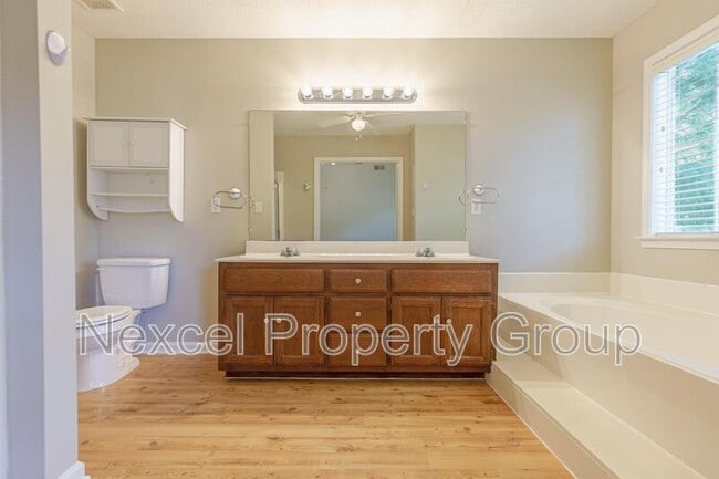 Building Photo - 4375 Big Horn Dr S