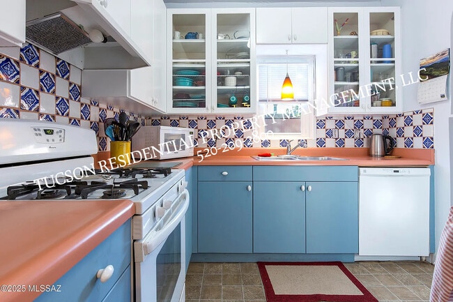 Building Photo - 3275 E Pima St