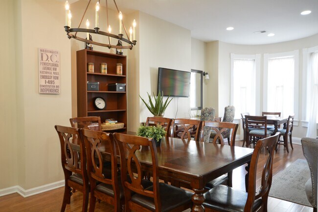 Building Photo - 118 3rd St SE