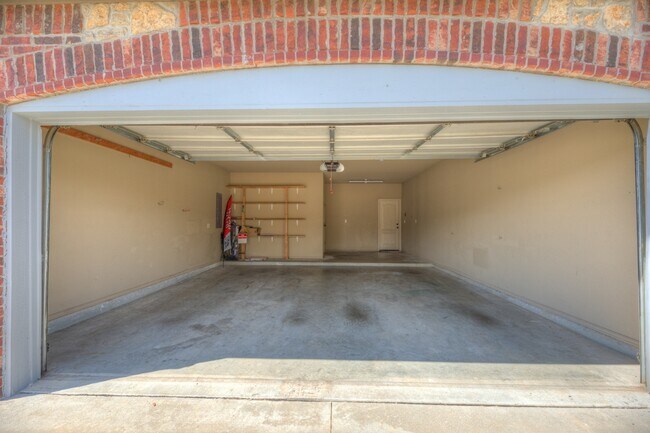 Building Photo - 1317 W Dover St