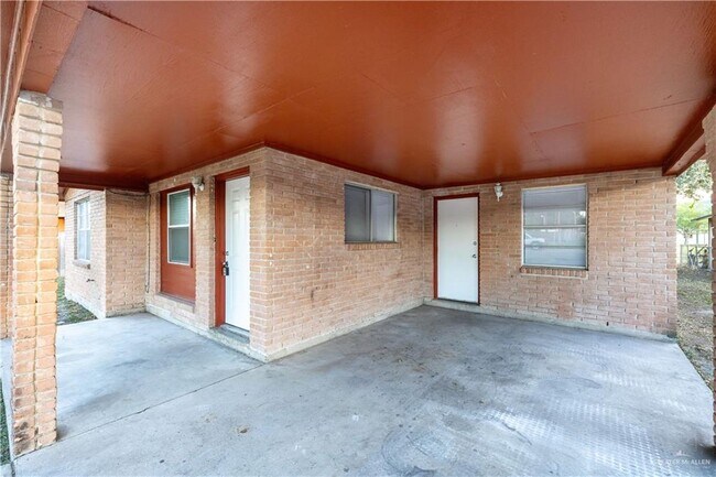 Building Photo - 22 Vista Hermosa St