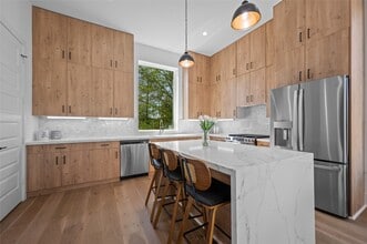 Building Photo - 5705 Dolores St