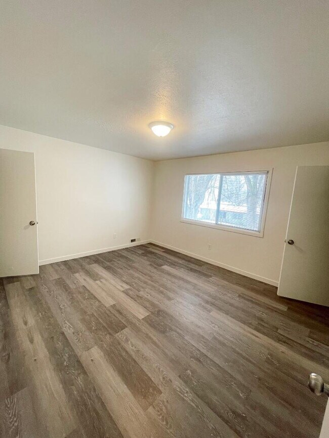 Building Photo - 1 Bed, 1 Bath in Ogden's Business Depot Corridor — Available Now