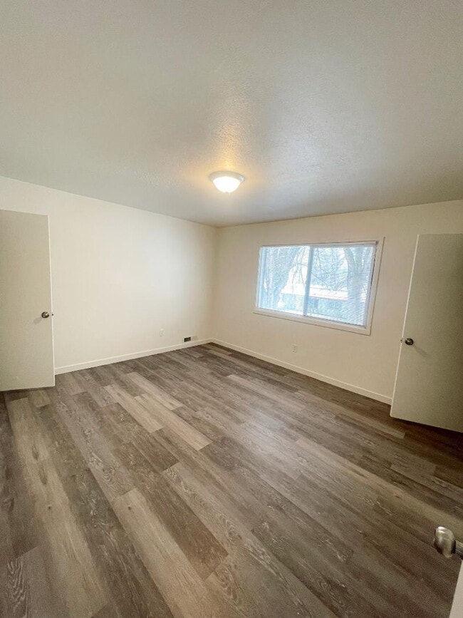 Building Photo - 2 Bed, 1 Bath in Ogden's Business Depot Corridor — Available Now