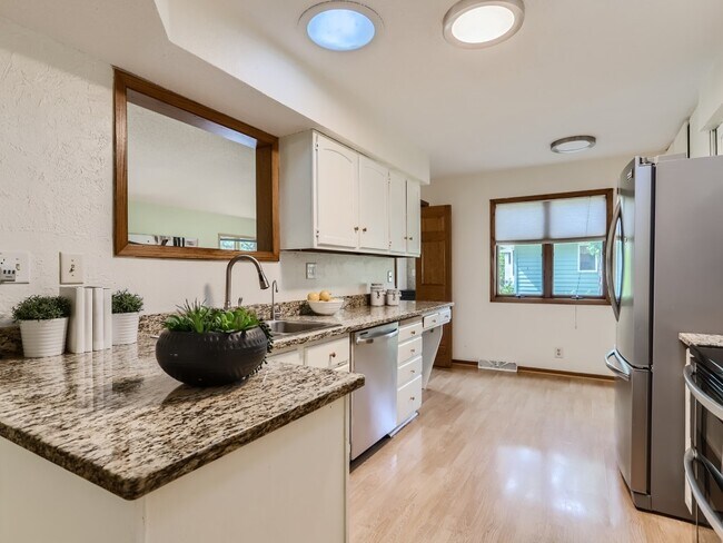 Building Photo - 8840 Morris Rd