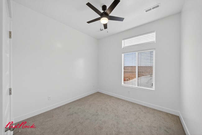 Building Photo - Stunning 4 Bedroom, 3 Bathroom Home in Beautiful Desert Terrace Community