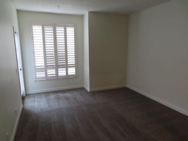 Building Photo - Resort Style Living in Mission Valley - 2 ...