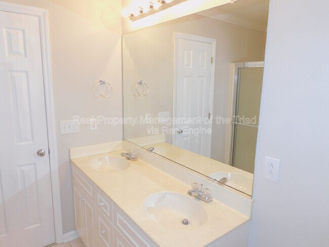 Building Photo - 5609 Wellsley Dr W